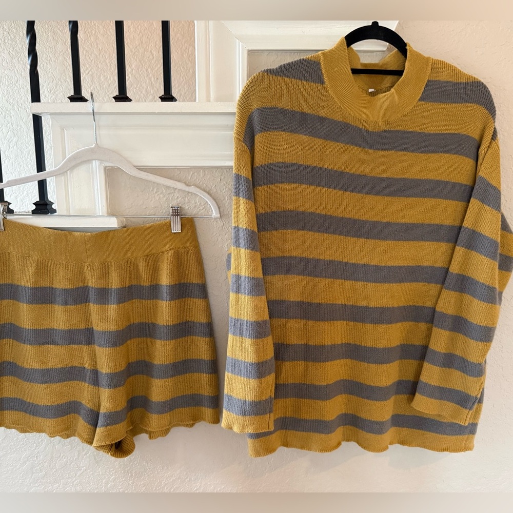 Striped Yellow and Gray Sweater Set (m) - Picture 4 of 9
